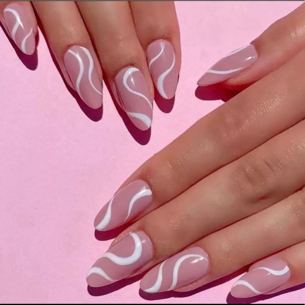 Set Of 24 Press On Nails • Glue Included